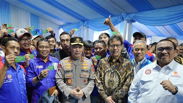 kapolri-luncurkan-kartu-bhayangkara-prioritas-buruh-dok-istimewa-1782189963753_169