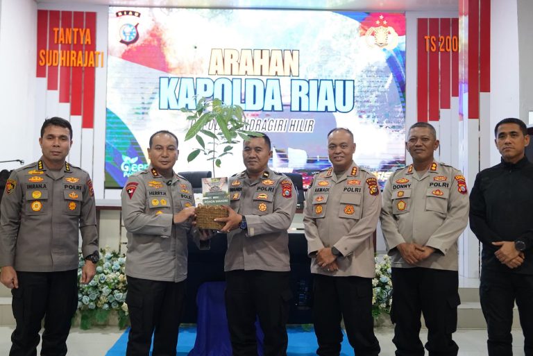 Kapolda Riau Irjen Pol. Dr. Herry Heryawan, S.I.K., M.H., M.Hum.,