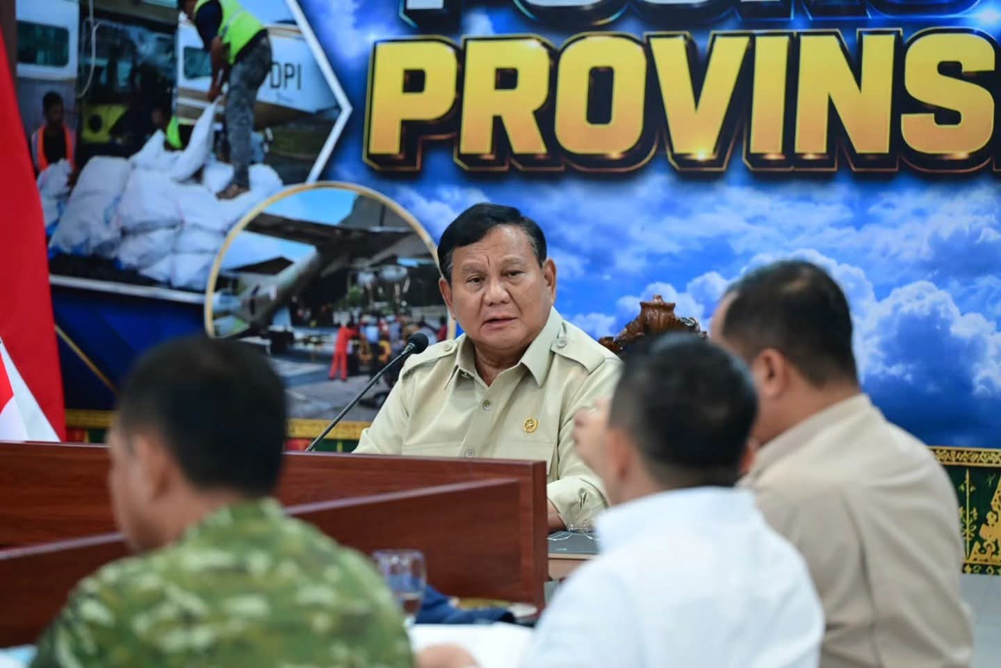 Presiden Prabowo Pimpin Rapat Penanganan Karhutla di Posko Aju Provinsi Riau