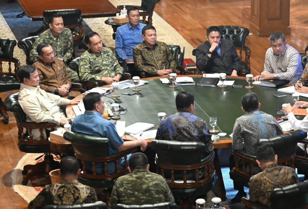 Presiden Prabowo Subianto menerima Panglima TNI, para Kepala Staf Angkatan, dan Menteri terkait di kediaman Hambalang — 29 Agustus 2026