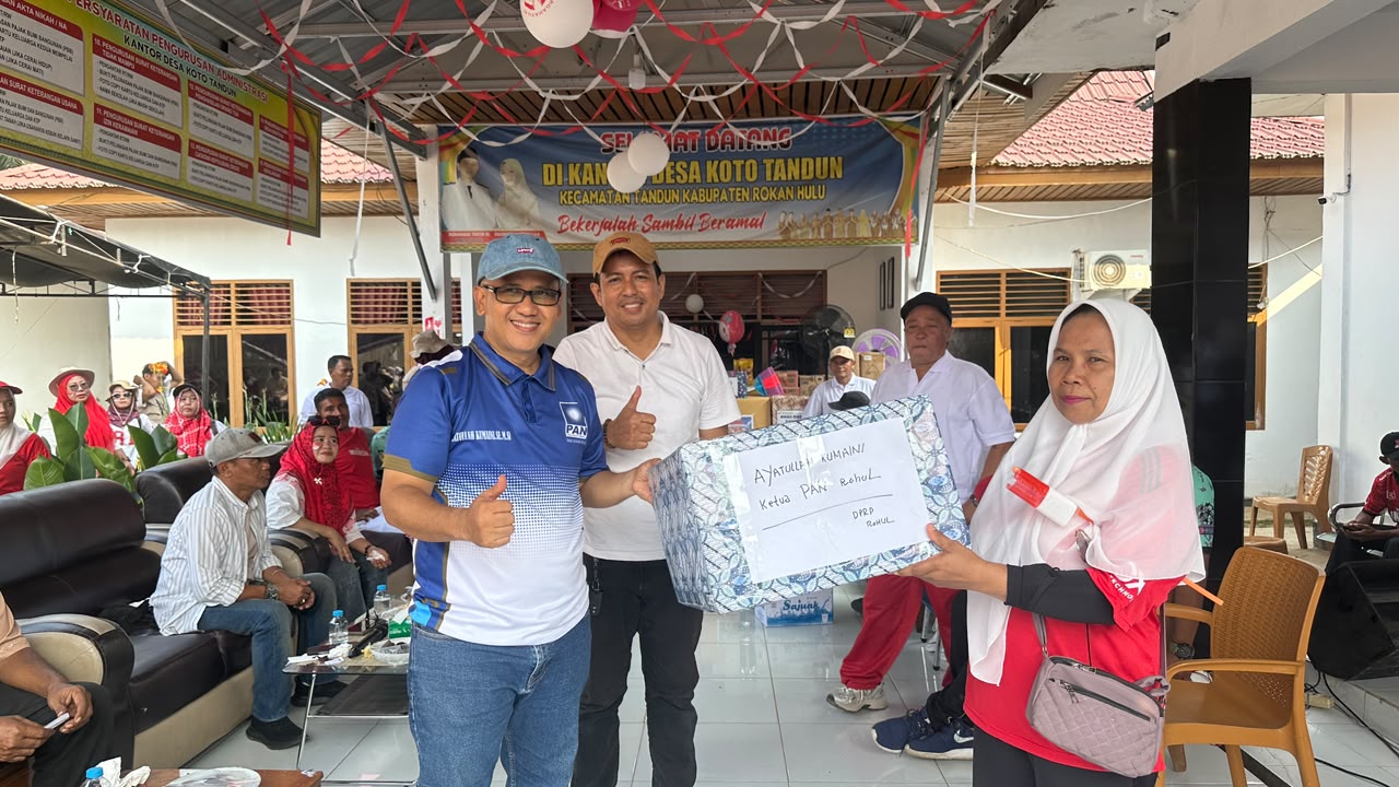 Pj. Kepala Desa Koto Tandun Aly Yusuf Serahkan Subsidi HUT RI ke-81 Per Dusun