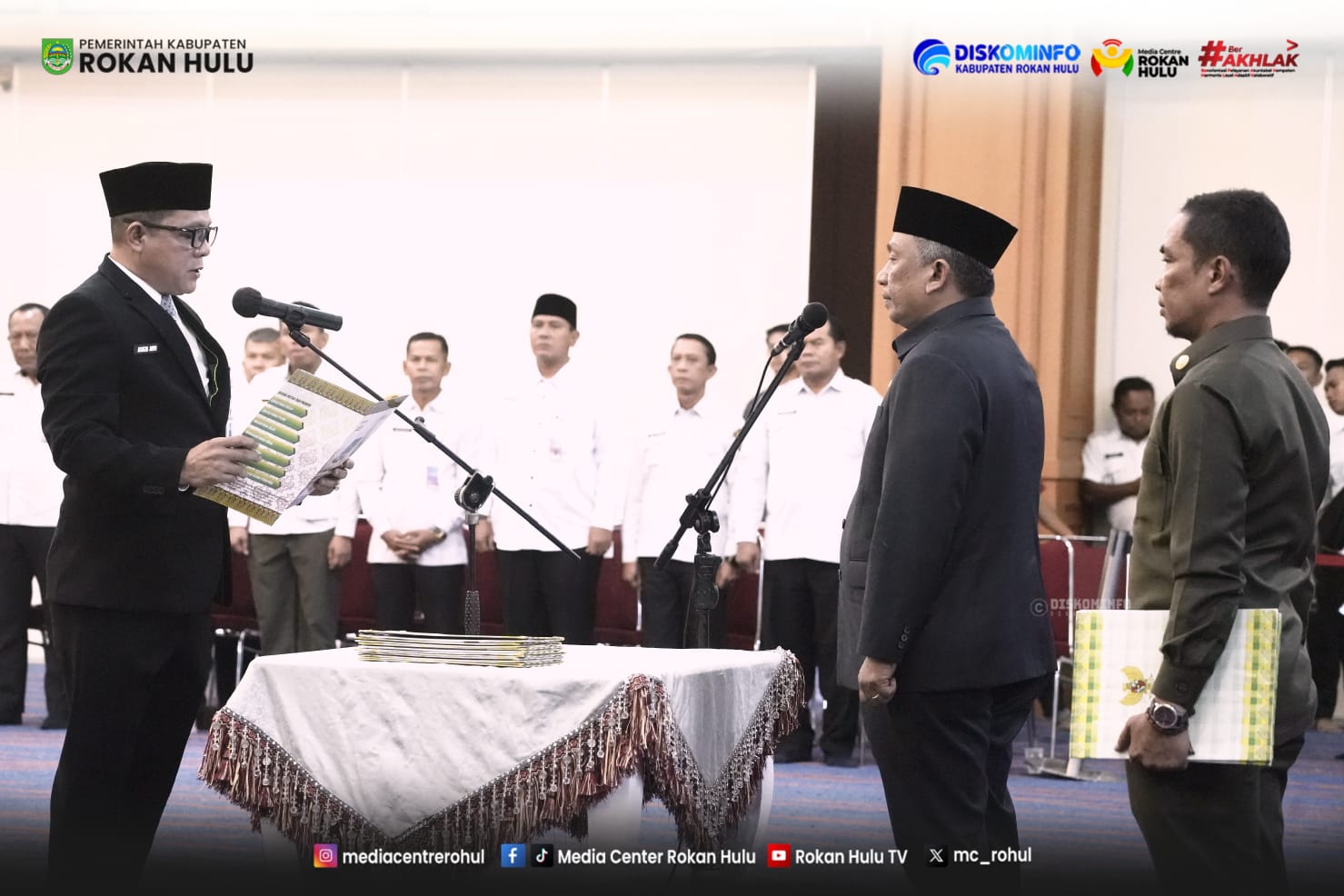 Bupati Rokan Hulu Anton Lantik Puluhan Pejabat Eselon II dan III di Islamic Center Rokan Hulu