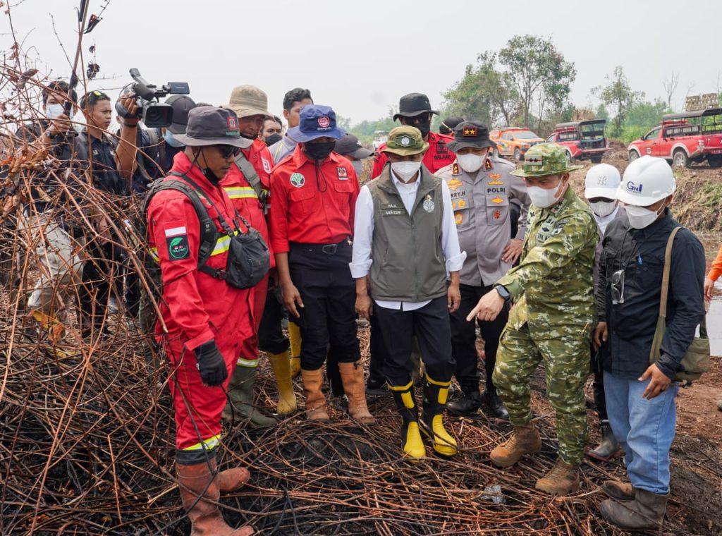 Menhut Raja Antoni — Rakor Penanganan Karhutla Riau