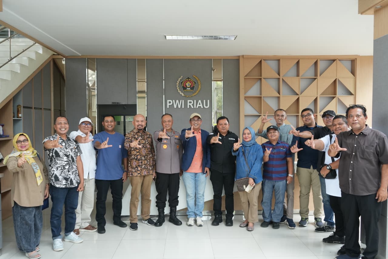KABID HUMAS POLDA RIAU SILATURAHMI KE PWI, PERKUAT SINERGI PENYAMPAIAN INFORMASI PUBLIK