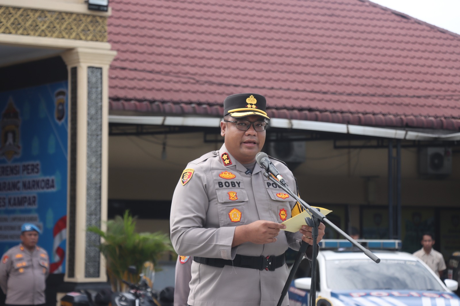 Kapolres Kampar AKBP Boby Putra Ramadhan Sebayang pimpin Apel Gelar Pasukan Operasi Patuh Lancang Kuning 2026 di Mapolres Kampar, 26 Oktober 2026