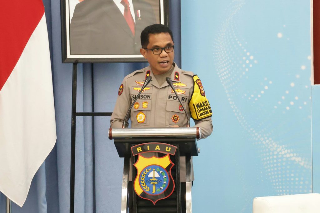 Brigjen Pol. Simson Zet Ringu buka kegiatan pendidikan hukum KUHP dan KUHAP baru di Aula Mapolda Riau, Pekanbaru, 26 Oktober 2026